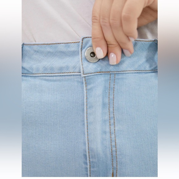 BloomChic Plus Size 2XL High Rise Light Wash Floral Embroidered Denim Shorts - Picture 5 of 7